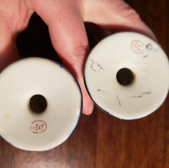 Vintage Handpainted Salt & Pepper Shaker Set - Picture 6 of 12